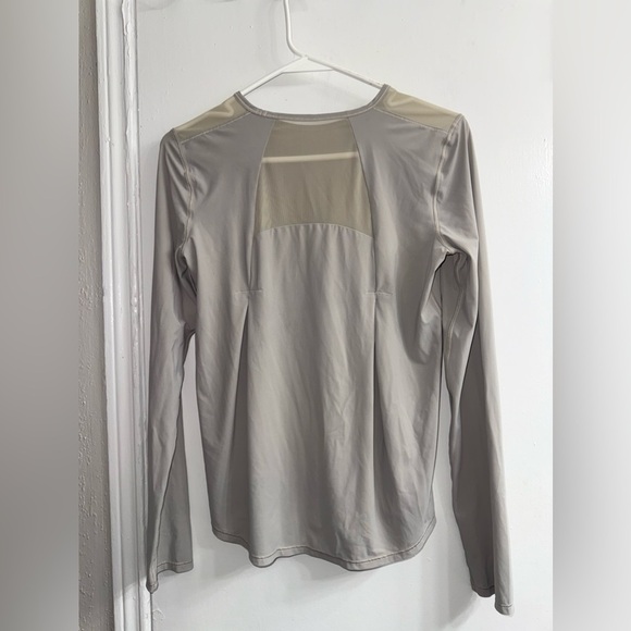 Lululemon flattering top size 6 - Picture 2 of 3